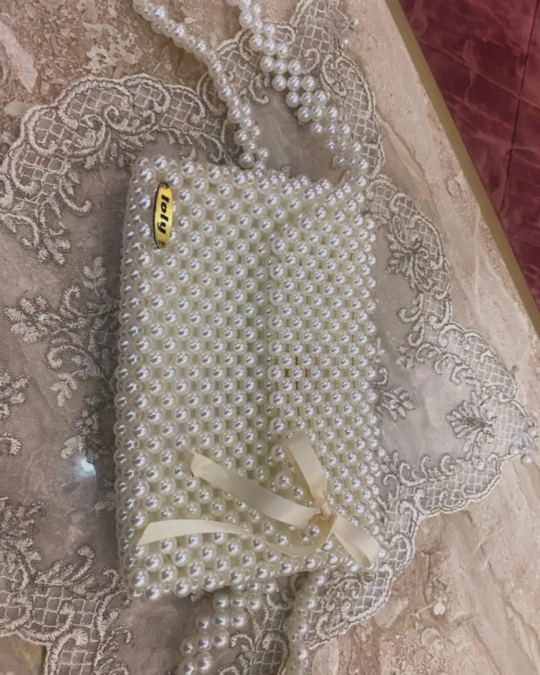 كلاتش اللؤلؤ بالفيونكة